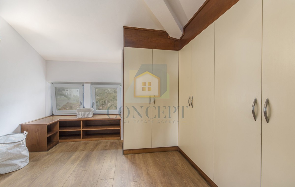 Poreč, uža okolica, Klasična luksuzna vila na odlični lokaciji, 1 km od morja