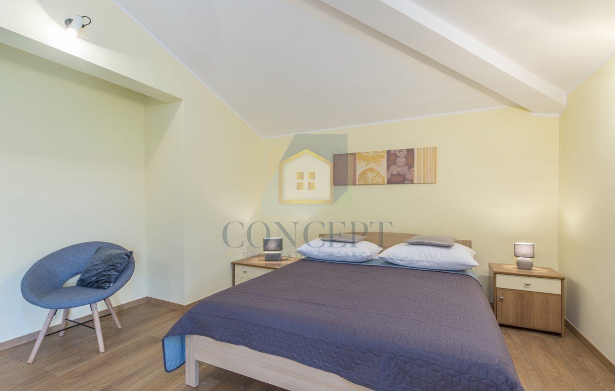 Poreč, uža okolica, Klasična luksuzna vila na odlični lokaciji, 1 km od morja