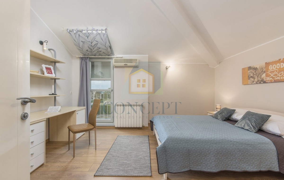 Poreč, uža okolica, Klasična luksuzna vila na odlični lokaciji, 1 km od morja