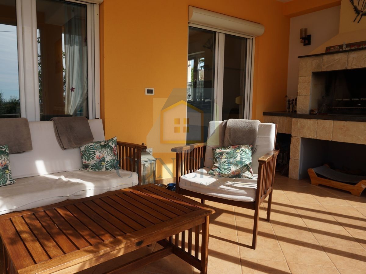 Poreč, okolica, družinska hiša s bazenom in pogledom na morje, 12 km od morja