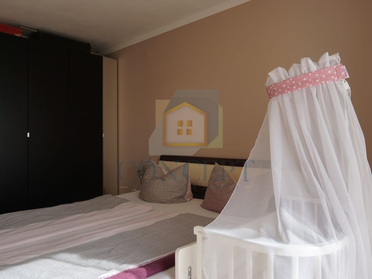 Poreč, okolica, družinska hiša s bazenom in pogledom na morje, 12 km od morja