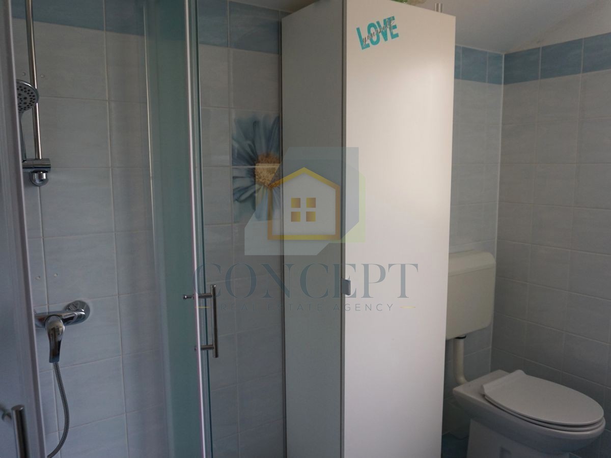 Poreč, okolica, družinska hiša s bazenom in pogledom na morje, 12 km od morja