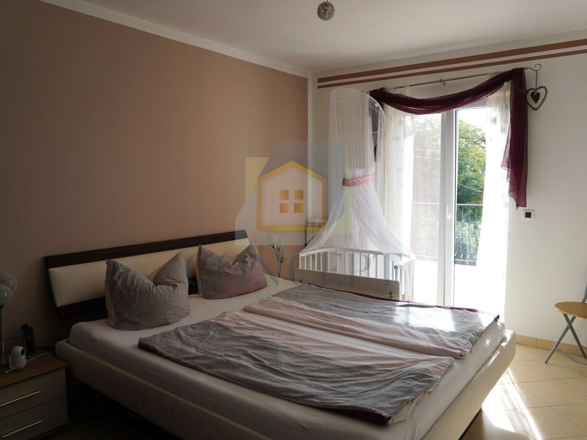 Poreč, okolica, družinska hiša s bazenom in pogledom na morje, 12 km od morja