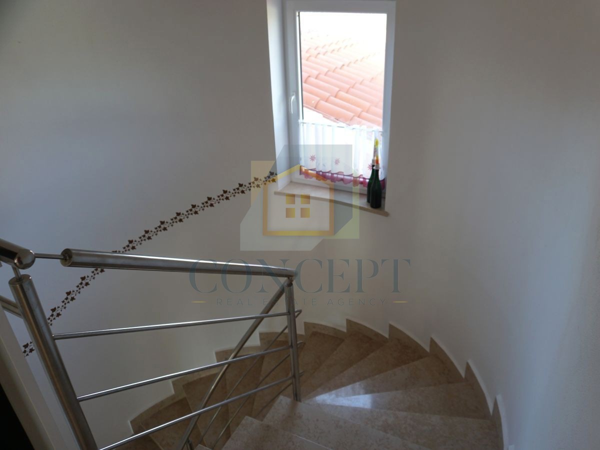 Poreč, okolica, družinska hiša s bazenom in pogledom na morje, 12 km od morja