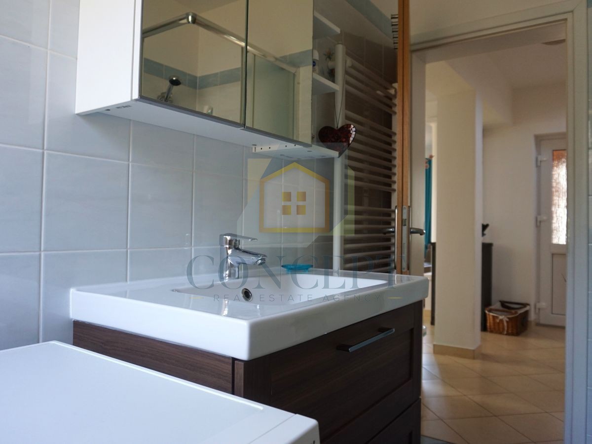 Poreč, okolica, družinska hiša s bazenom in pogledom na morje, 12 km od morja