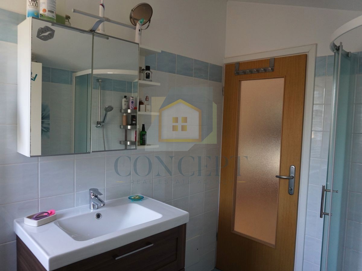 Poreč, okolica, družinska hiša s bazenom in pogledom na morje, 12 km od morja