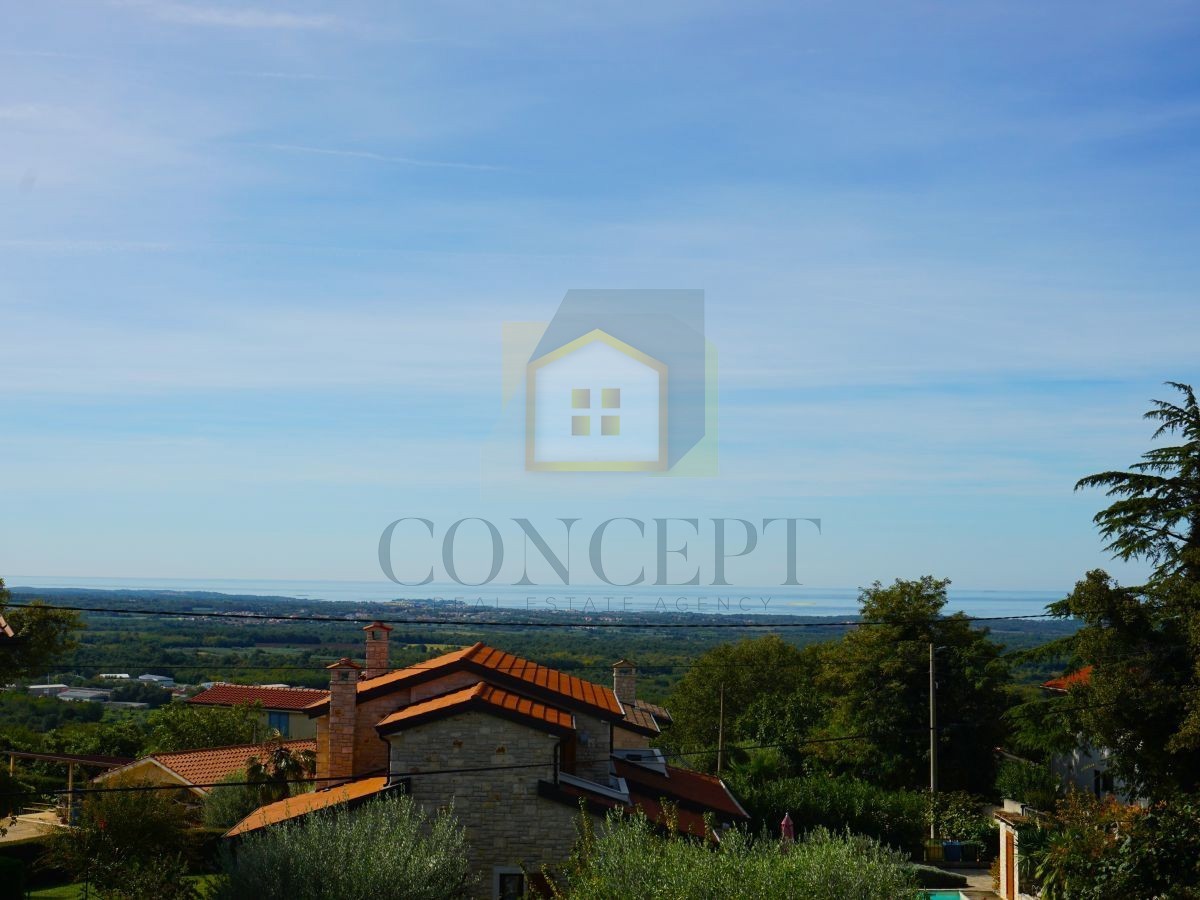 Poreč, okolica, družinska hiša s bazenom in pogledom na morje, 12 km od morja