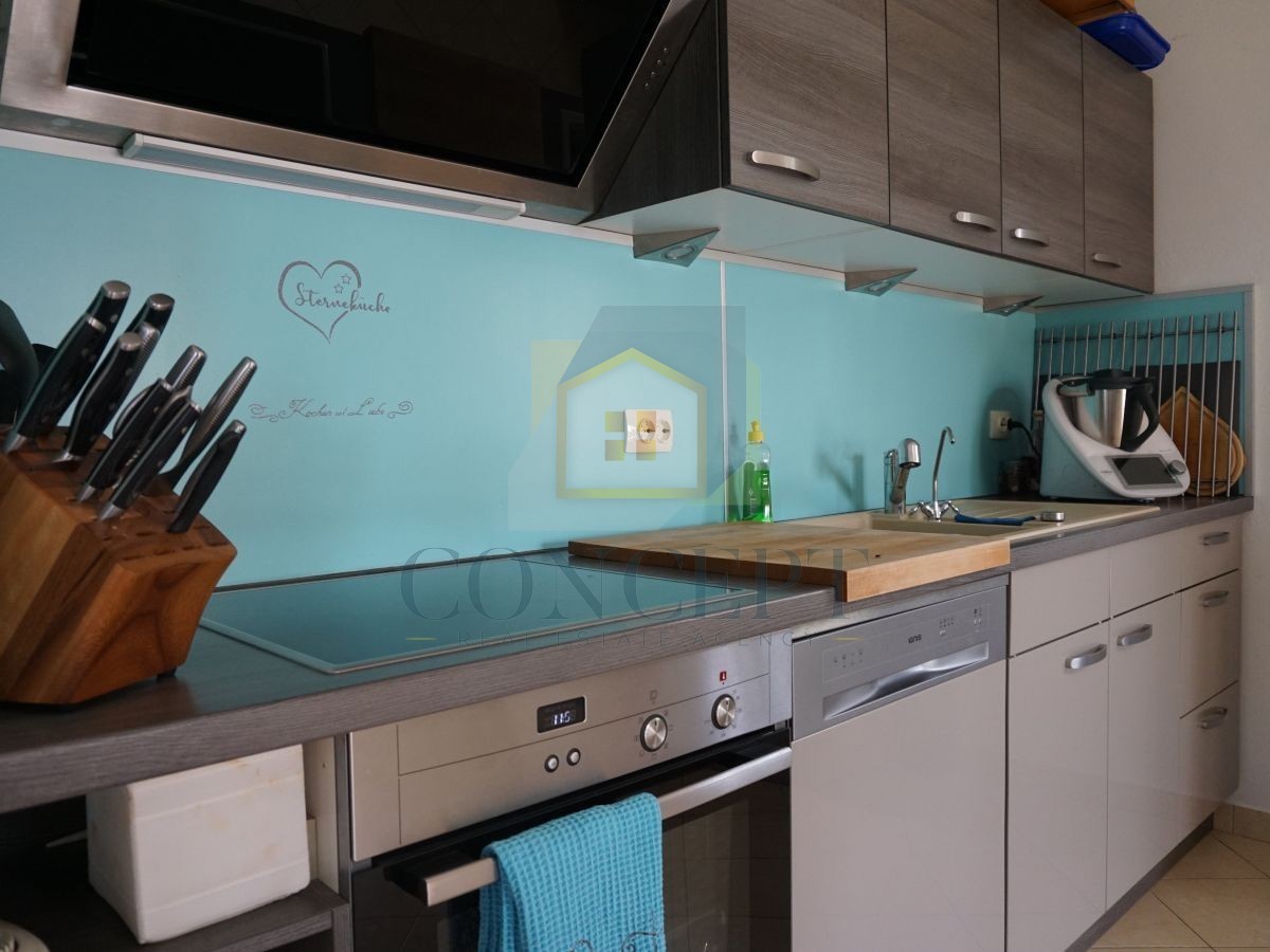 Poreč, okolica, družinska hiša s bazenom in pogledom na morje, 12 km od morja