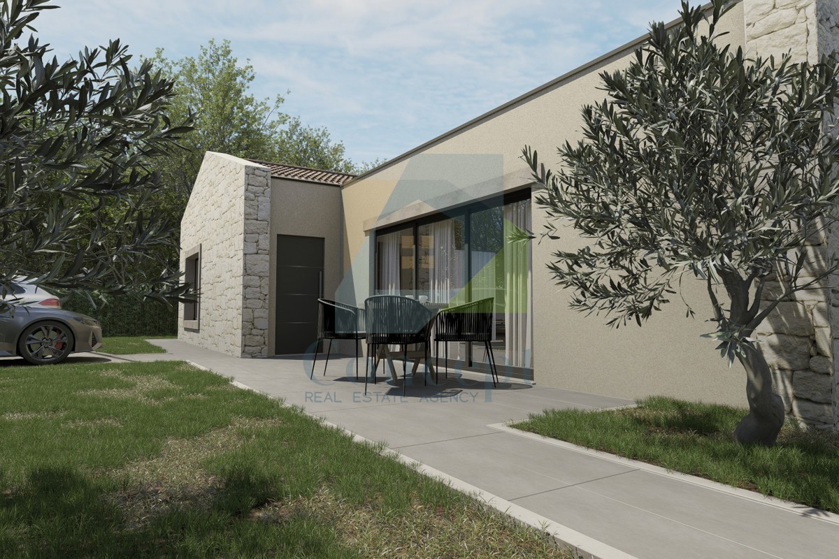 Poreč, okolica, Građevinsko zemljište s građevinsko dovoljenjem 4 km od morja