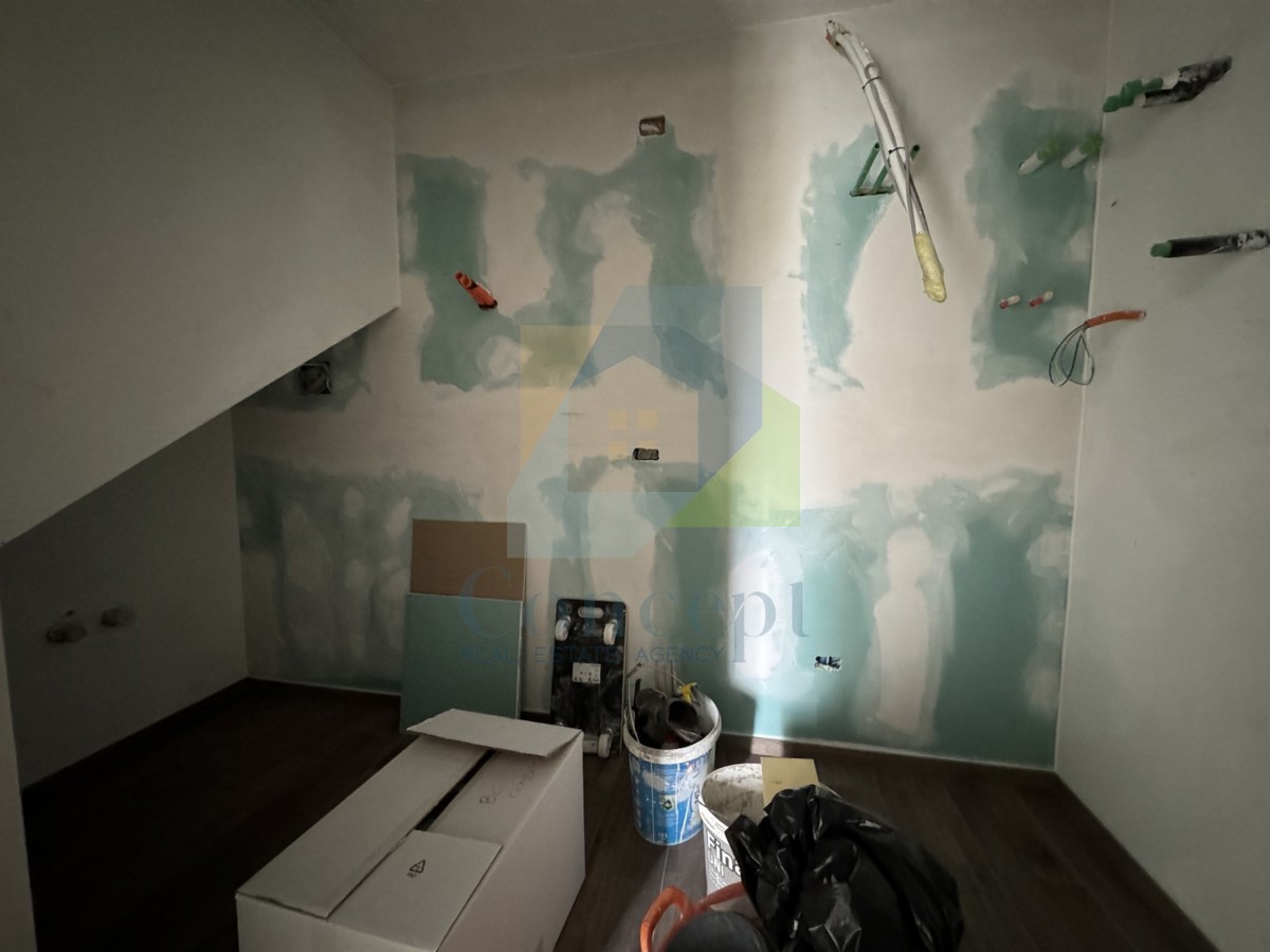 Umag, okolica, Luksuzni dvoetažni stan s krovno teraso, 300 m od morja