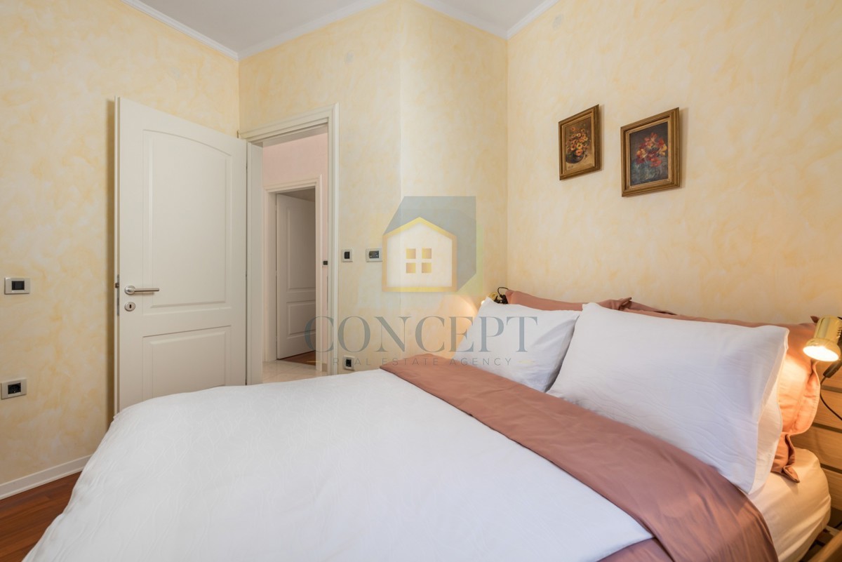 Opatija, Hotel z do 13 apartmaji in bazenom, 40 m od morja