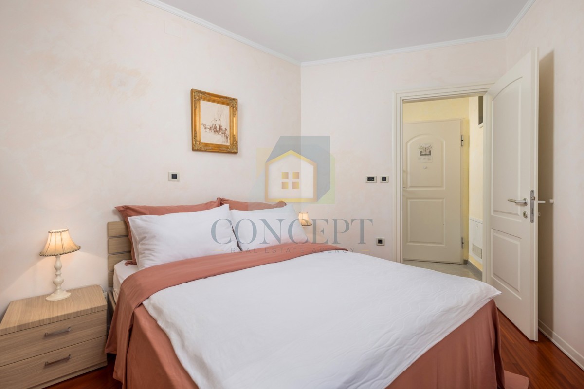 Opatija, Hotel z do 13 apartmaji in bazenom, 40 m od morja