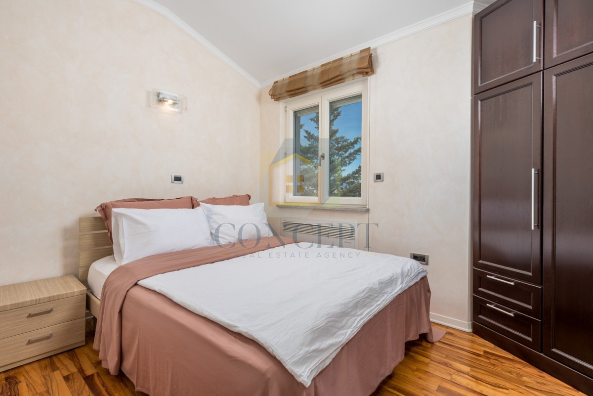 Opatija, Hotel z do 13 apartmaji in bazenom, 40 m od morja