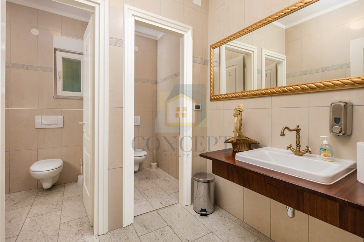 Opatija, Hotel z do 13 apartmaji in bazenom, 40 m od morja