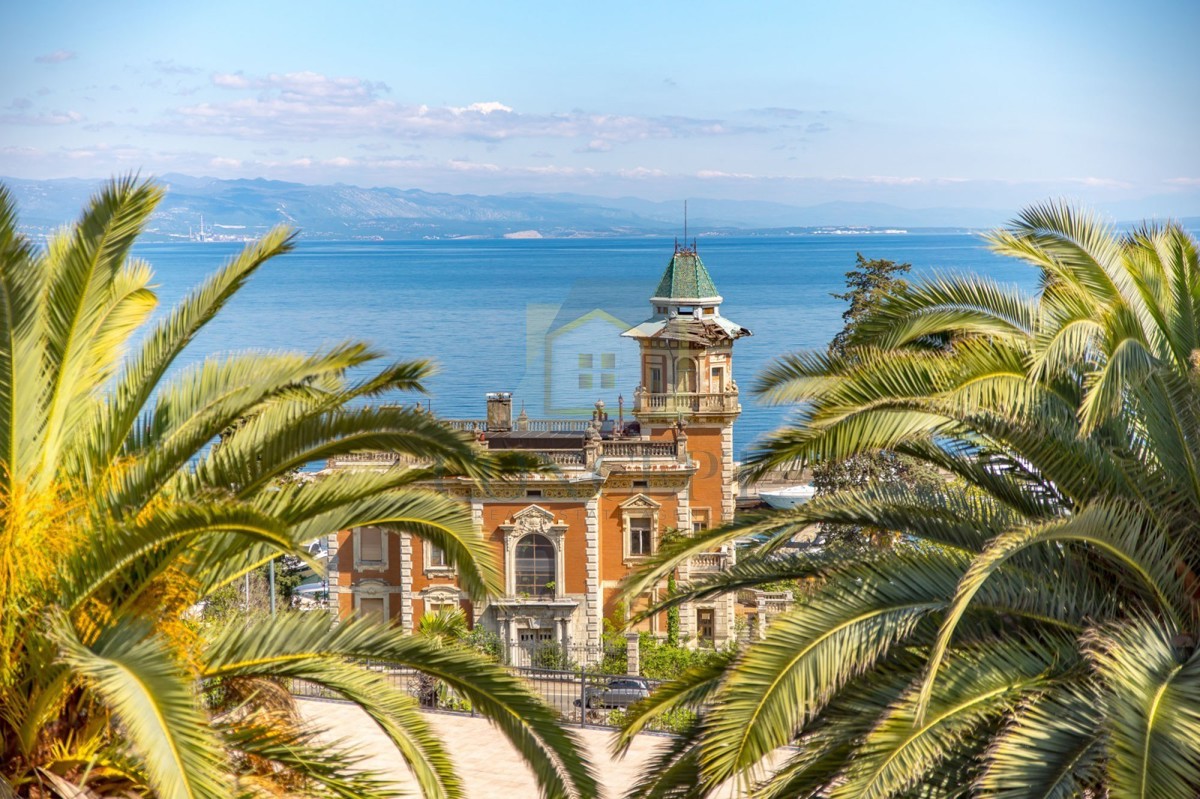 Opatija, Hotel z do 13 apartmaji in bazenom, 40 m od morja