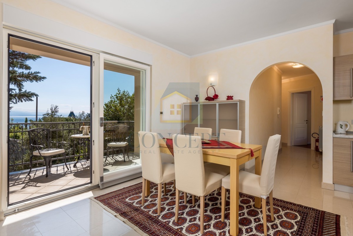 Opatija, Hotel z do 13 apartmaji in bazenom, 40 m od morja