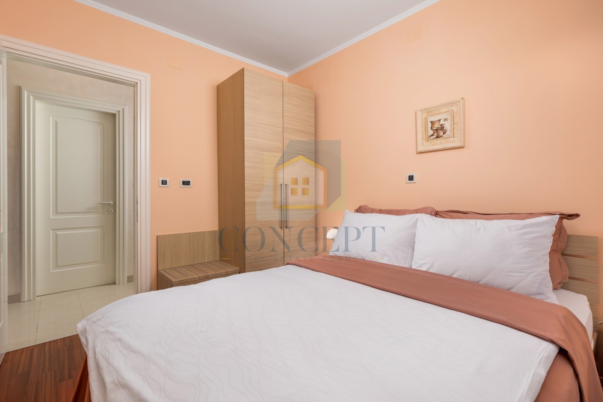 Opatija, Hotel z do 13 apartmaji in bazenom, 40 m od morja
