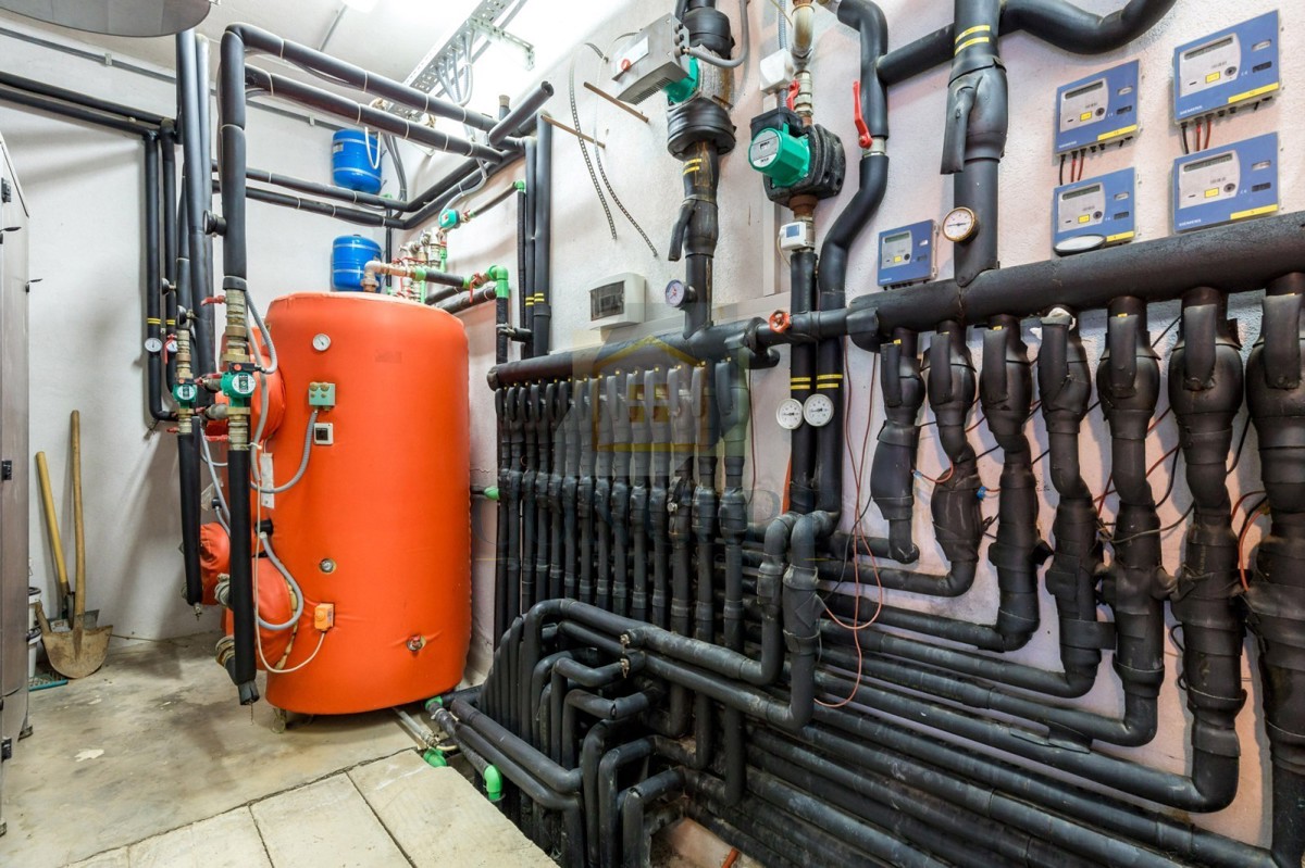 Opatija, Hotel z do 13 apartmaji in bazenom, 40 m od morja