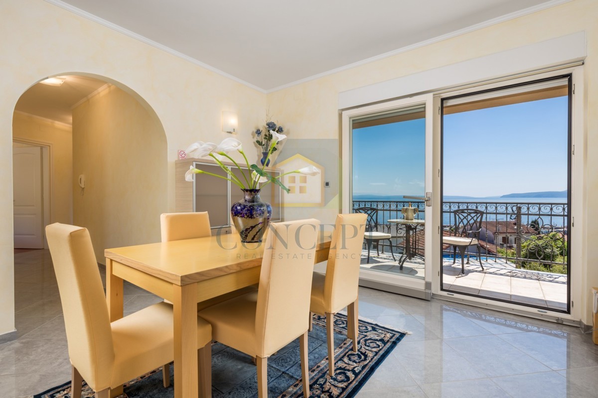 Opatija, Hotel z do 13 apartmaji in bazenom, 40 m od morja