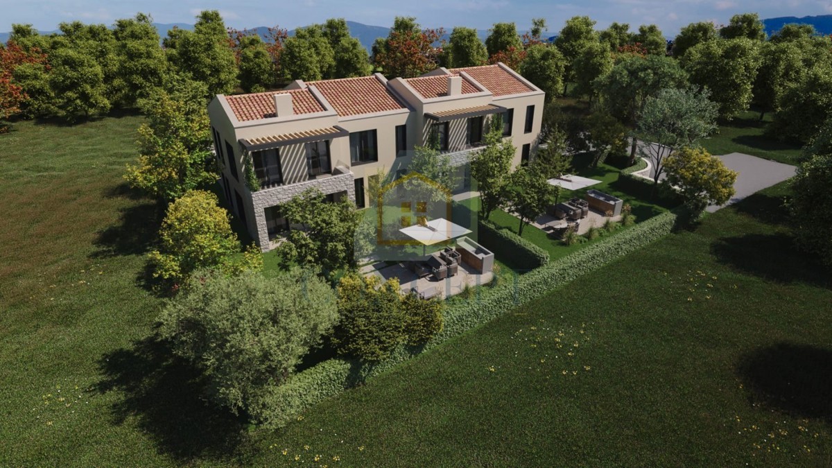 Poreč, okolica, Luksuzno stanovanje v 1. nadstropju s tremi spalnicami in vrtom, 3 km od morja