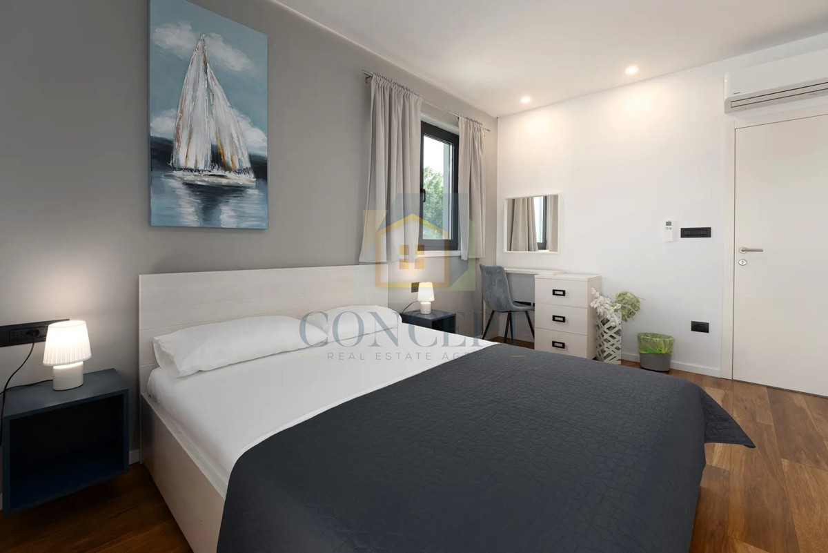 Moderna vila v Poreču s pogledom na morje!