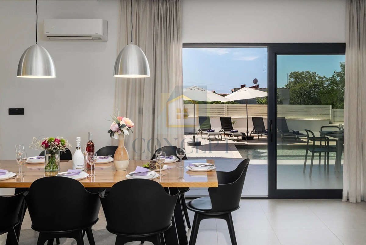 Moderna vila v Poreču s pogledom na morje!