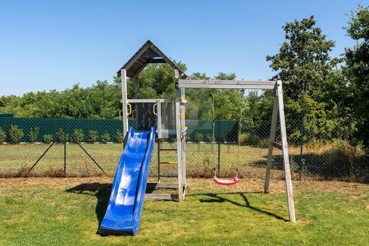 Moderna vila v Poreču s pogledom na morje!