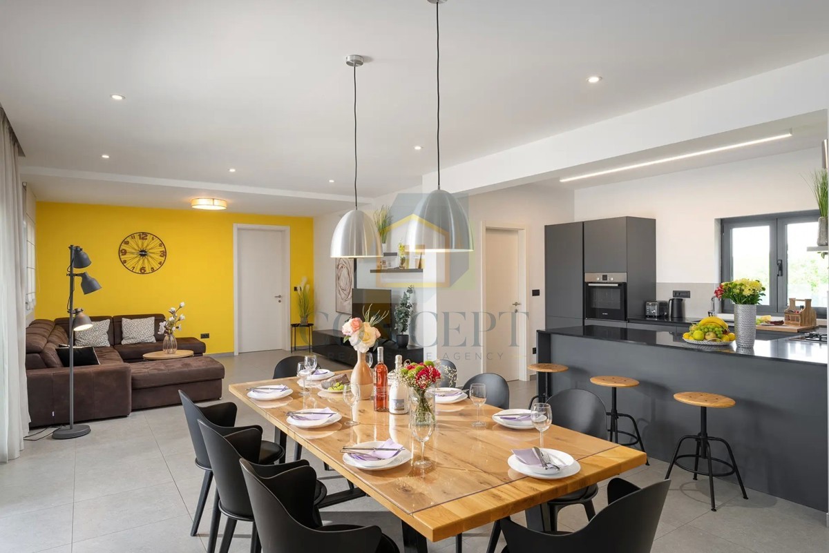 Moderna vila v Poreču s pogledom na morje!