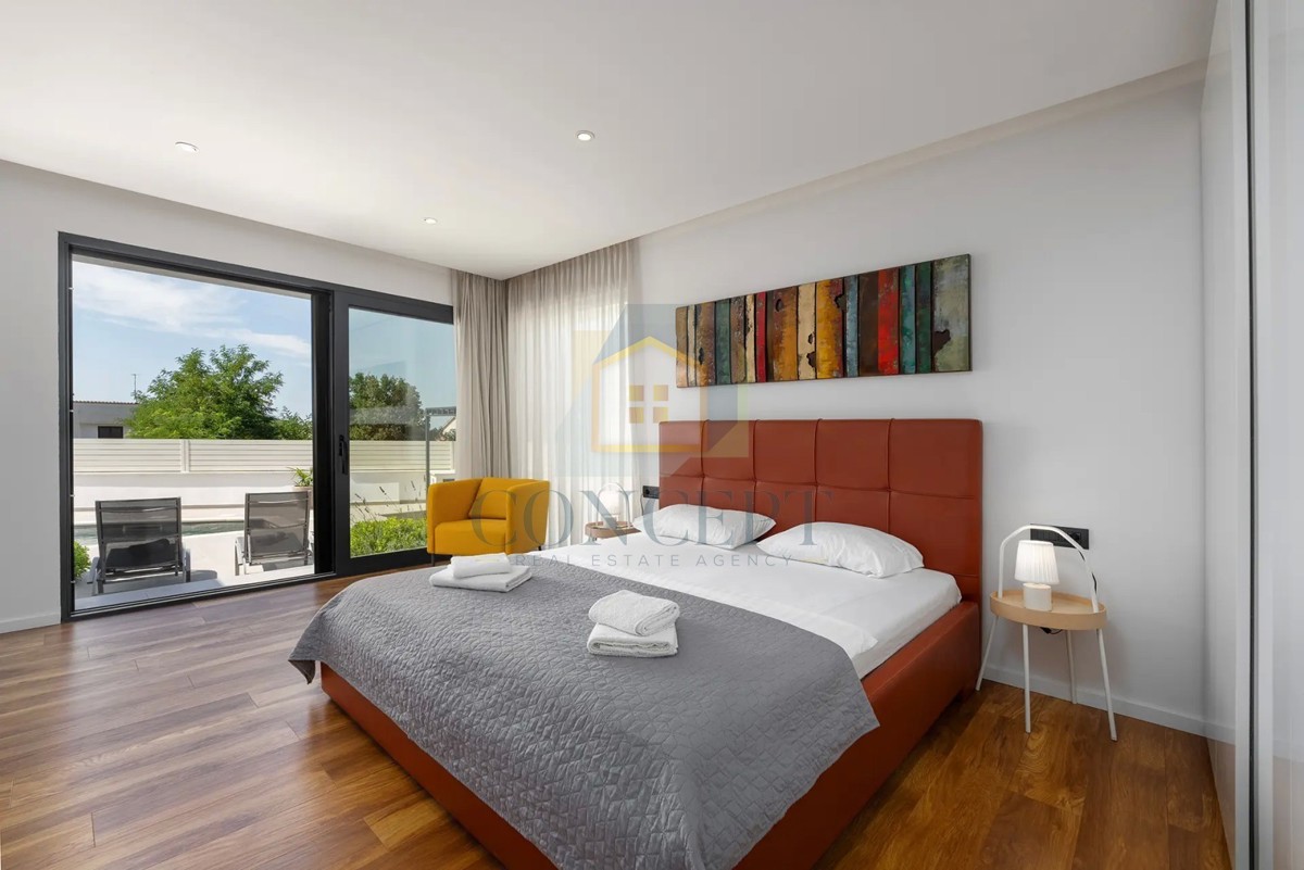 Moderna vila v Poreču s pogledom na morje!