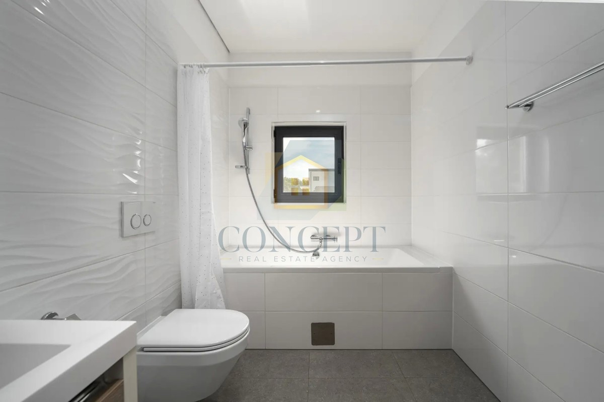 Moderna vila v Poreču s pogledom na morje!