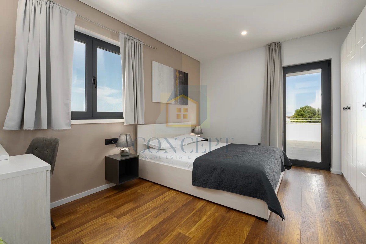 Moderna vila v Poreču s pogledom na morje!