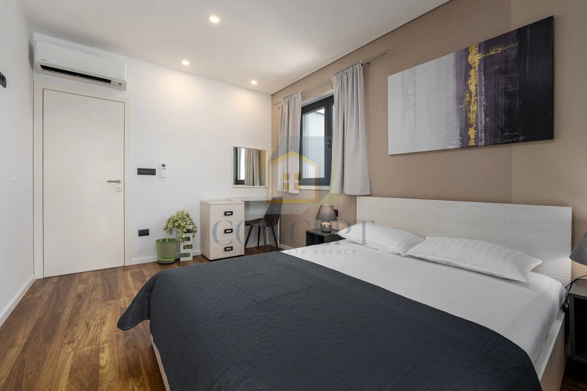 Moderna vila v Poreču s pogledom na morje!