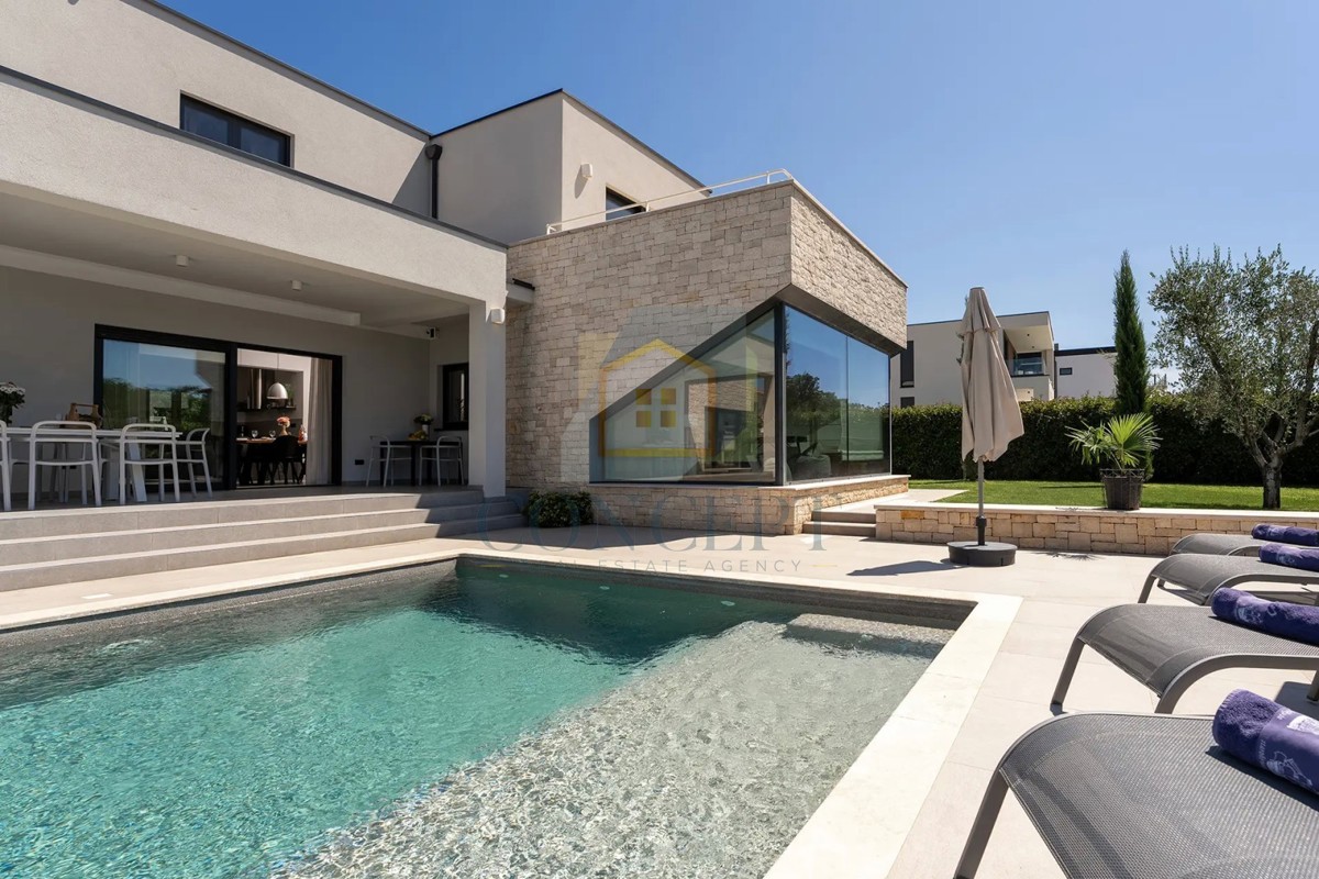 Moderna vila v Poreču s pogledom na morje!