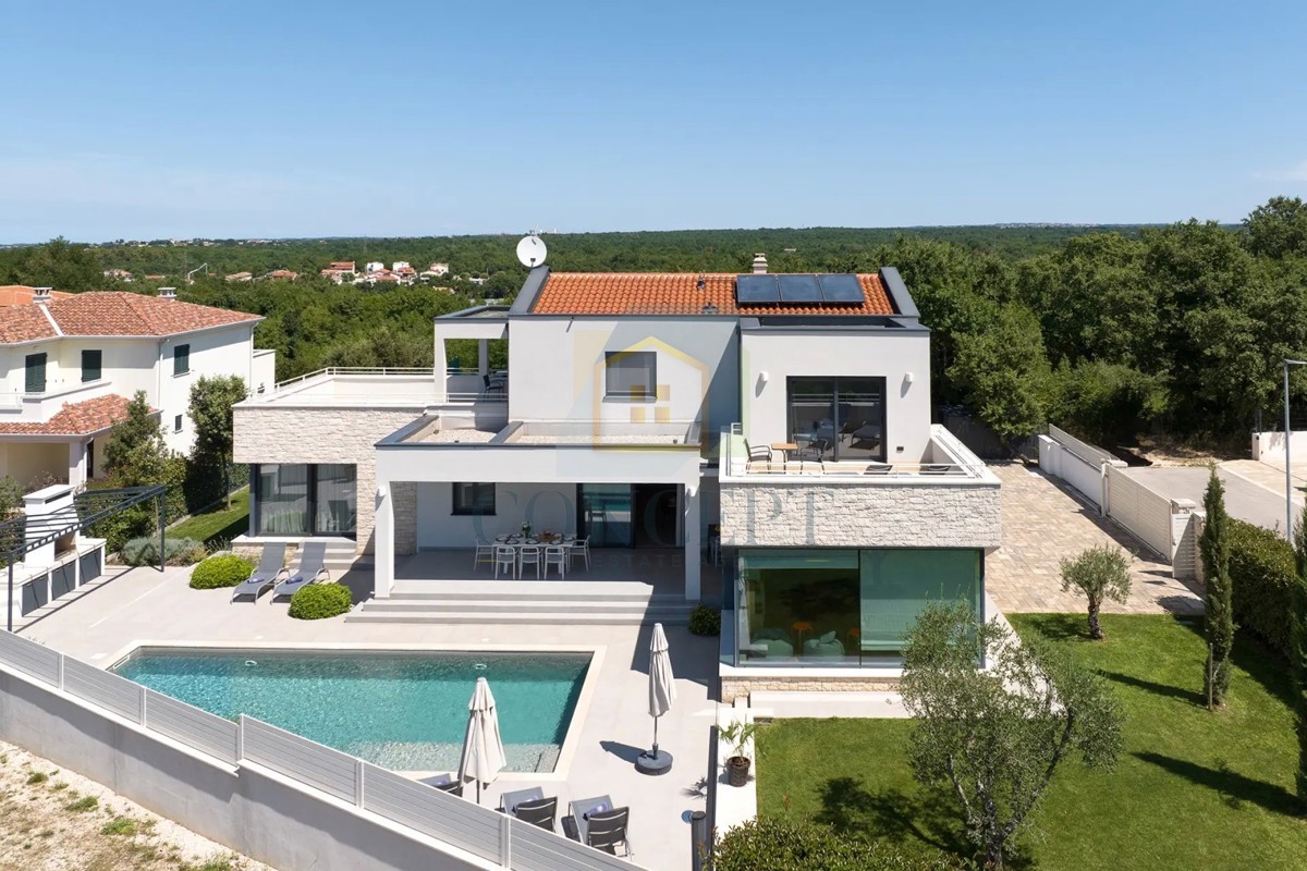 Moderna vila v Poreču s pogledom na morje!