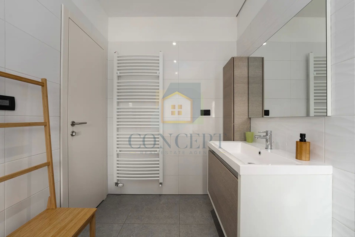 Moderna vila v Poreču s pogledom na morje!