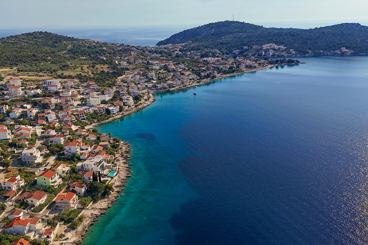 Gradbeno zemljišče z dovoljenjem, 410 m2, v bližini Rogoznice