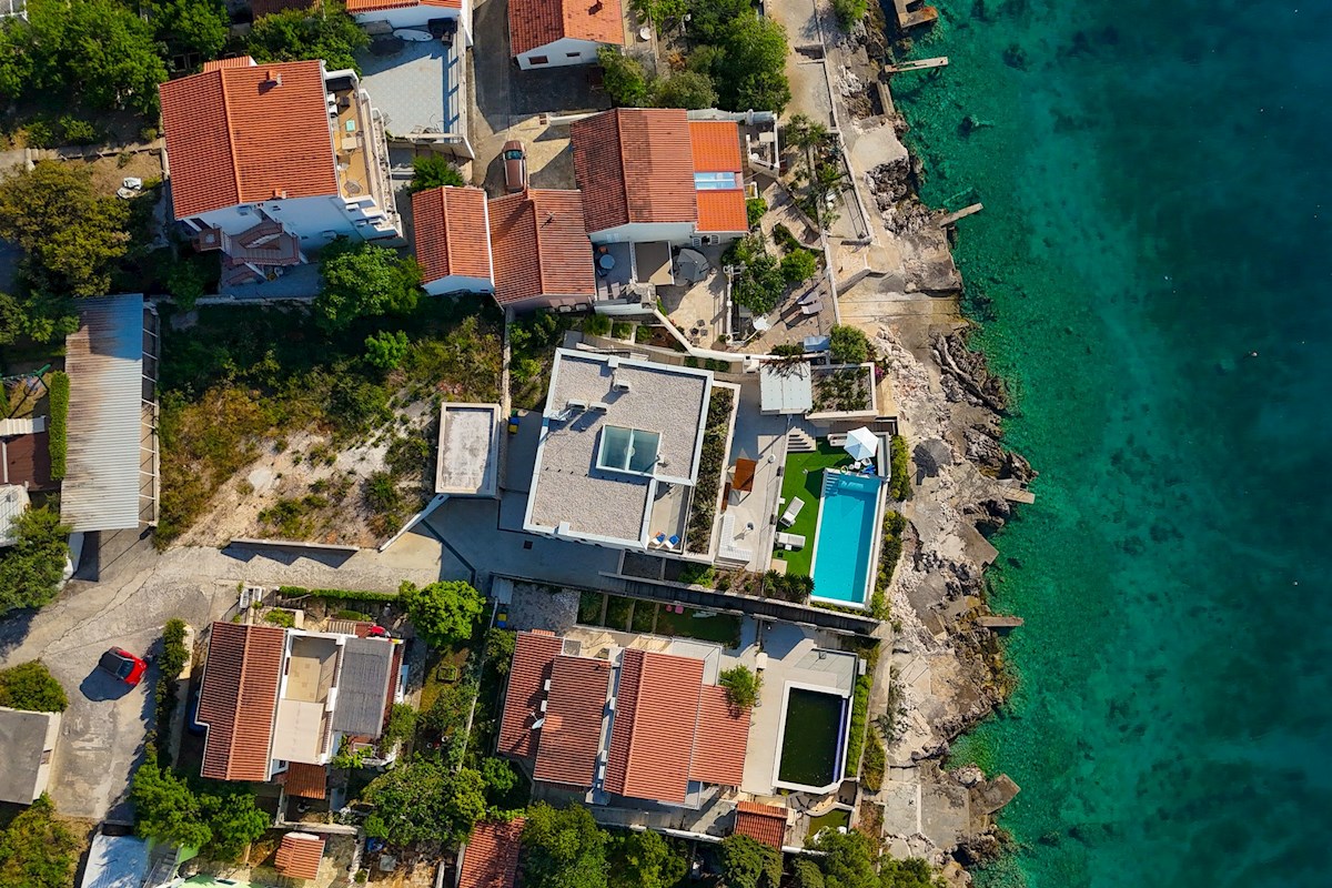 Gradbeno zemljišče z dovoljenjem, 410 m2, v bližini Rogoznice