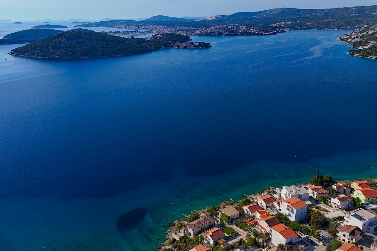 Gradbeno zemljišče z dovoljenjem, 410 m2, v bližini Rogoznice
