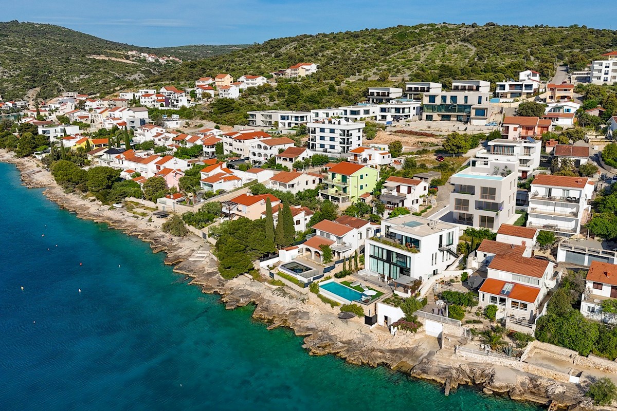 Gradbeno zemljišče z dovoljenjem, 410 m2, v bližini Rogoznice