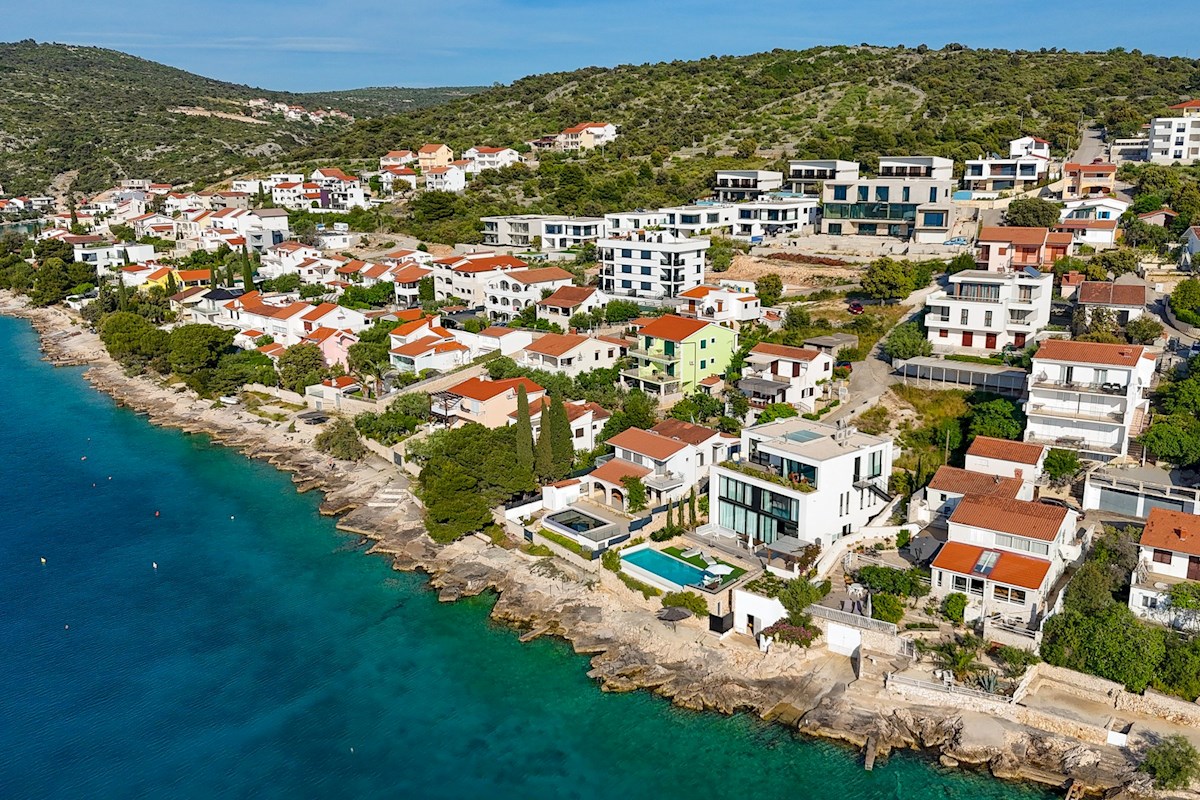 Gradbeno zemljišče z dovoljenjem, 410 m2, v bližini Rogoznice
