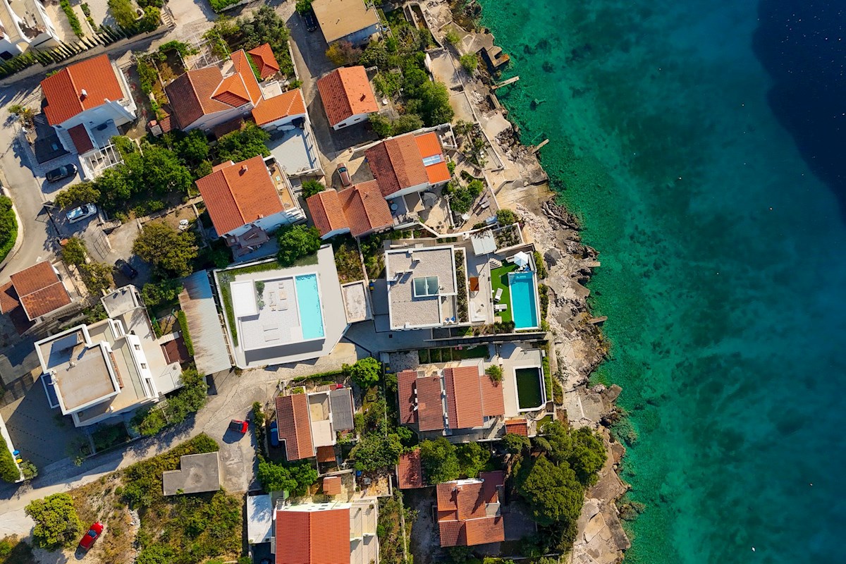 Gradbeno zemljišče z dovoljenjem, 410 m2, v bližini Rogoznice
