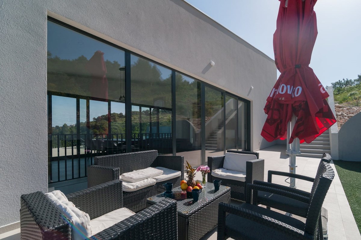 Moderna vila s čudovitim pogledom na morje