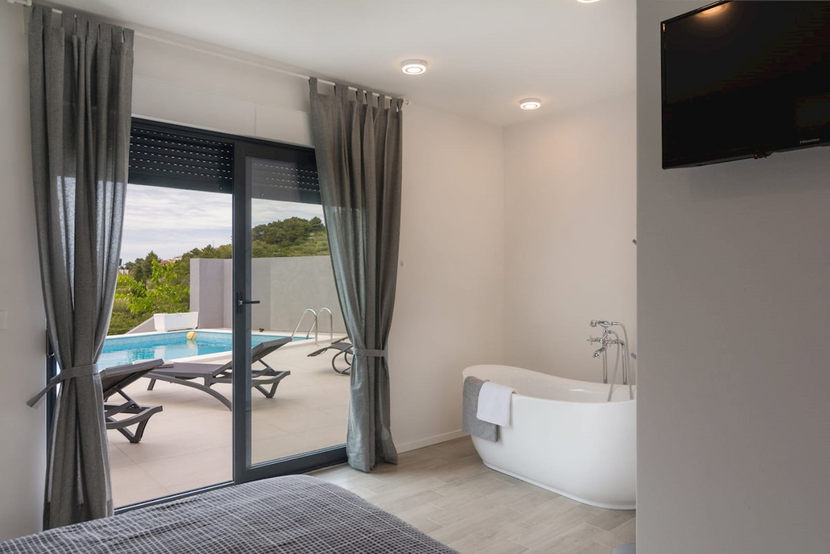 Moderna vila s čudovitim pogledom na morje