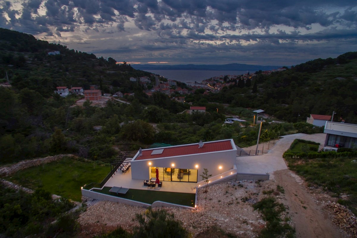 Moderna vila s čudovitim pogledom na morje