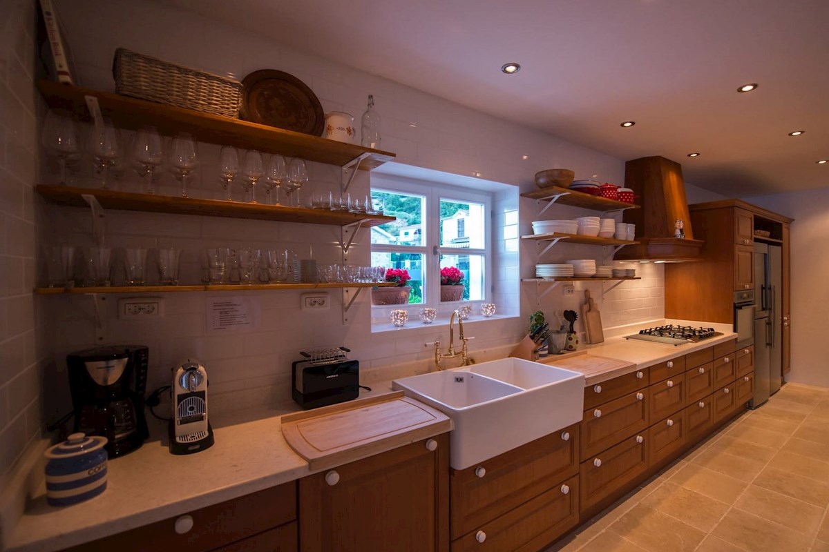 Ekskluzivna kamnita vila ob morju, Vinišće