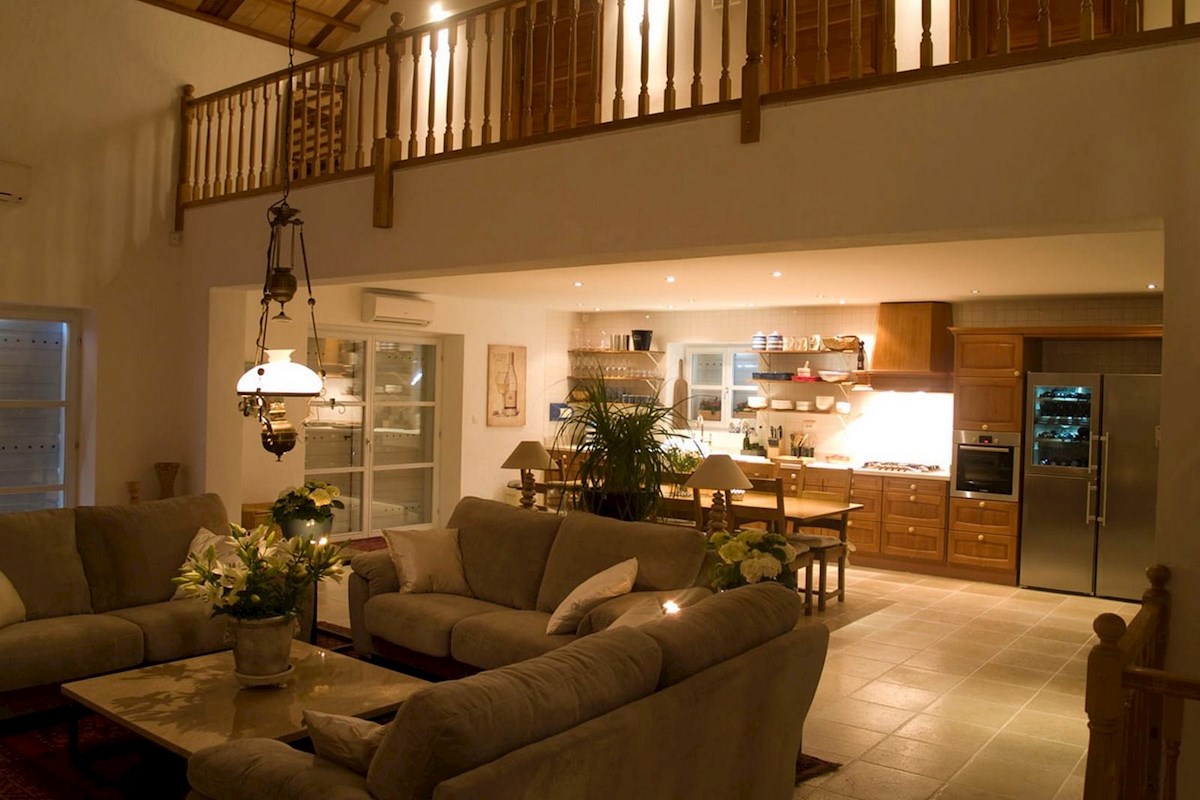 Ekskluzivna kamnita vila ob morju, Vinišće