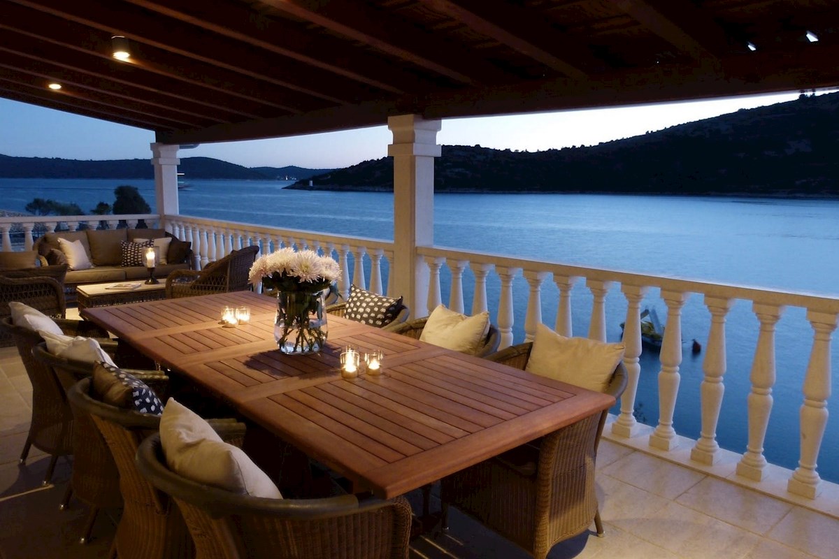 Ekskluzivna kamnita vila ob morju, Vinišće