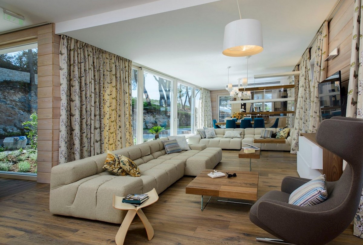 Luksuzna vila ob morju z bazenom in mediteranskim vrtom