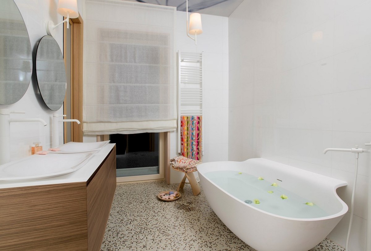 Luksuzna vila ob morju z bazenom in mediteranskim vrtom