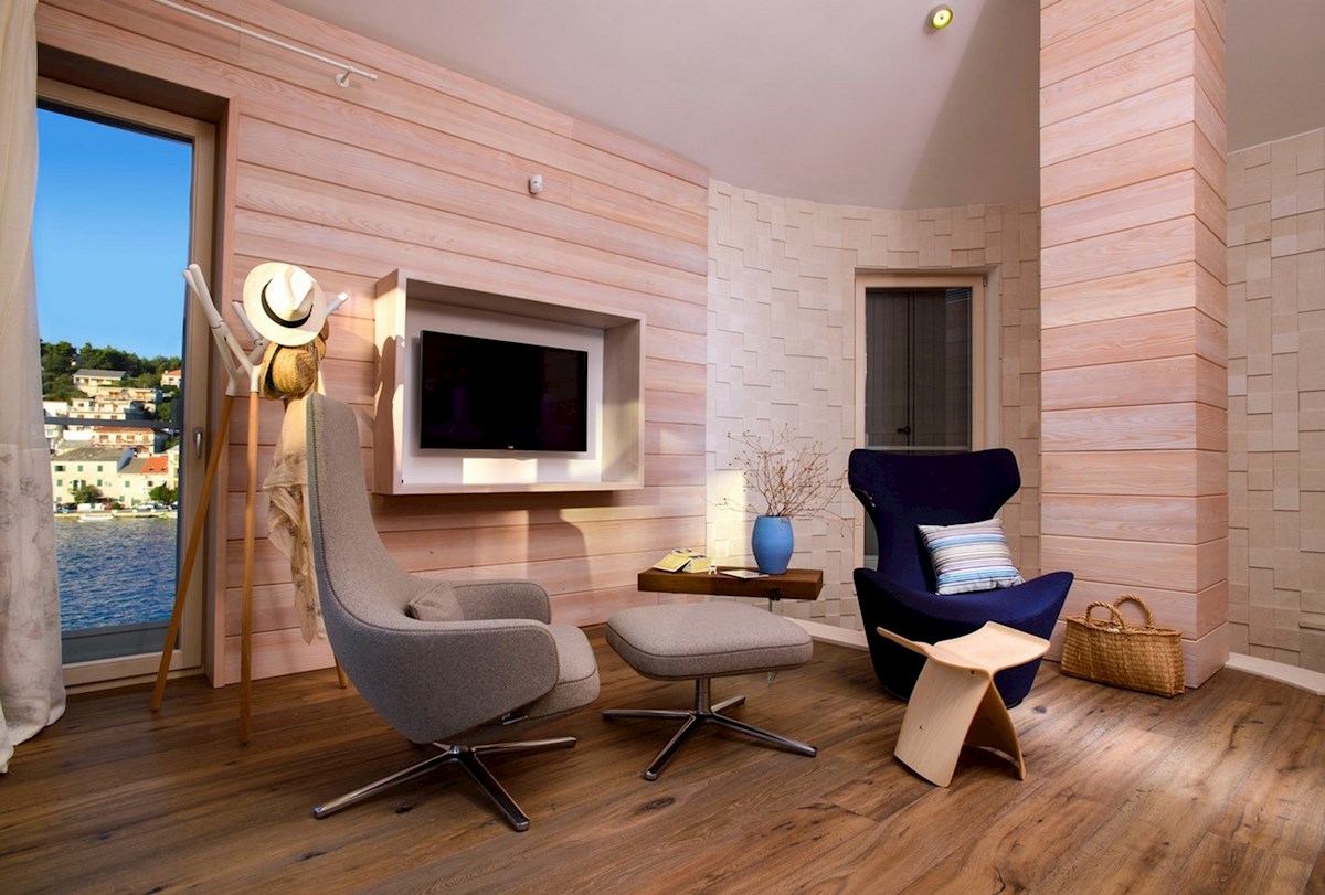 Luksuzna vila ob morju z bazenom in mediteranskim vrtom